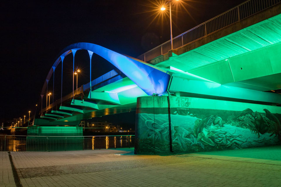 Podświetlony most
