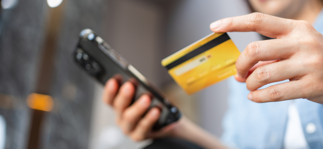 Karty kredytowe – dlaczego warto z nich korzystać?