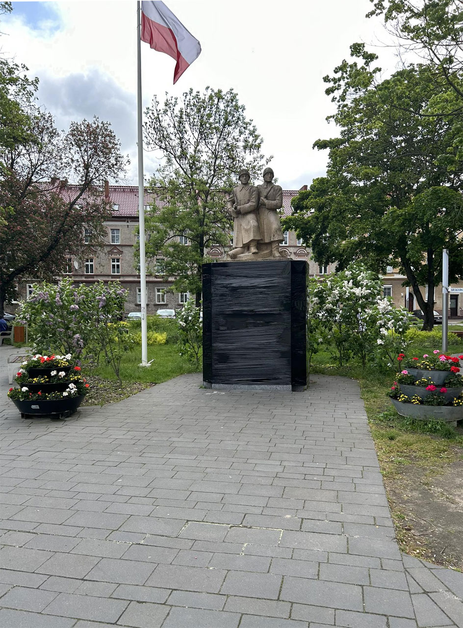Pomnik na pl. Bohaterów