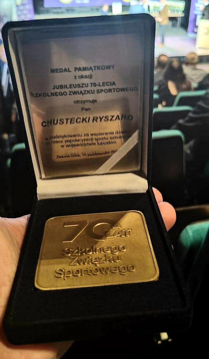 Ryszard Chustecki otrzymał medal 70-lecia SZS