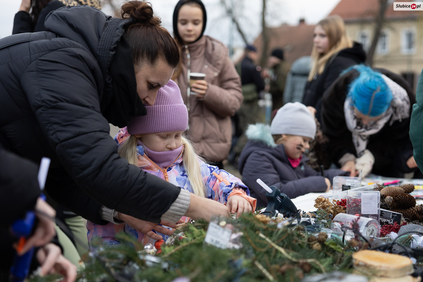 Warsztaty tworzenia stroików podczas Akademii Renifera