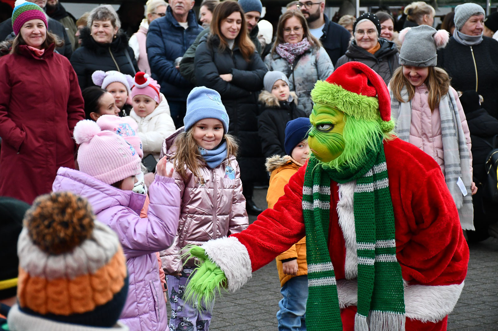 Na kiermaszu bożonarodzeniowym w Cybince pojawił się Grinch