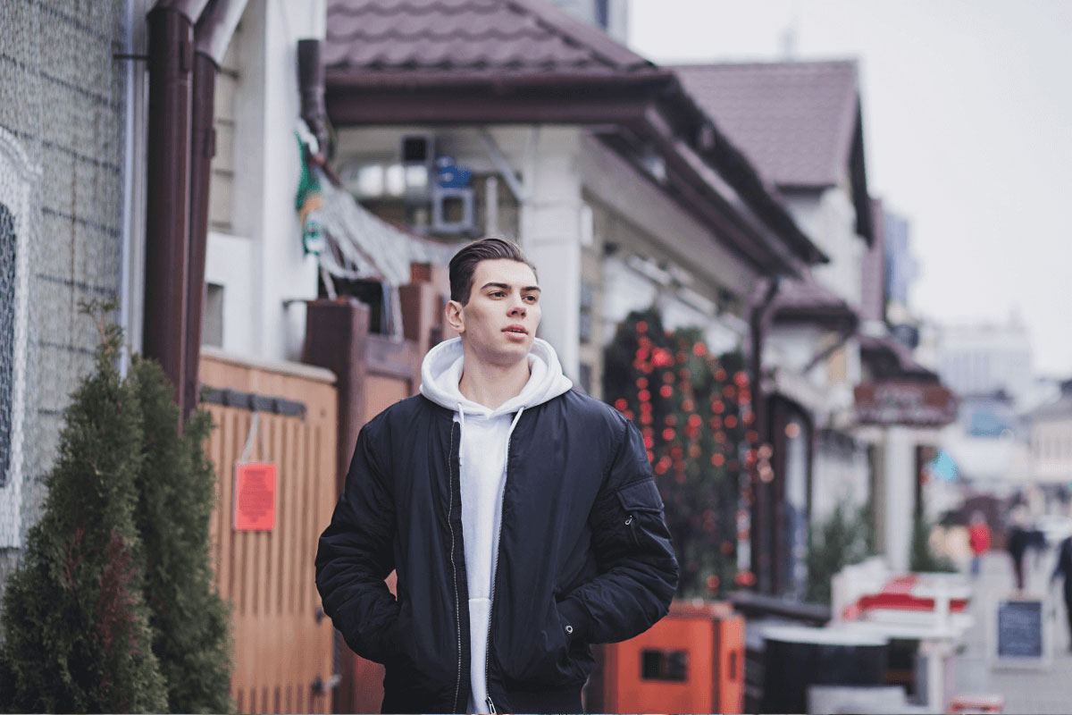 Od bomberki po parki – jaki fason kurtki męskiej pasuje do Twojego stylu życia?