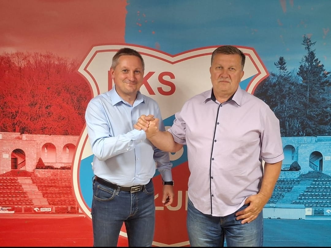 Dawid Frąckowiak (z lewej) został nowym dyrektorem sportowym Polonii Słubice