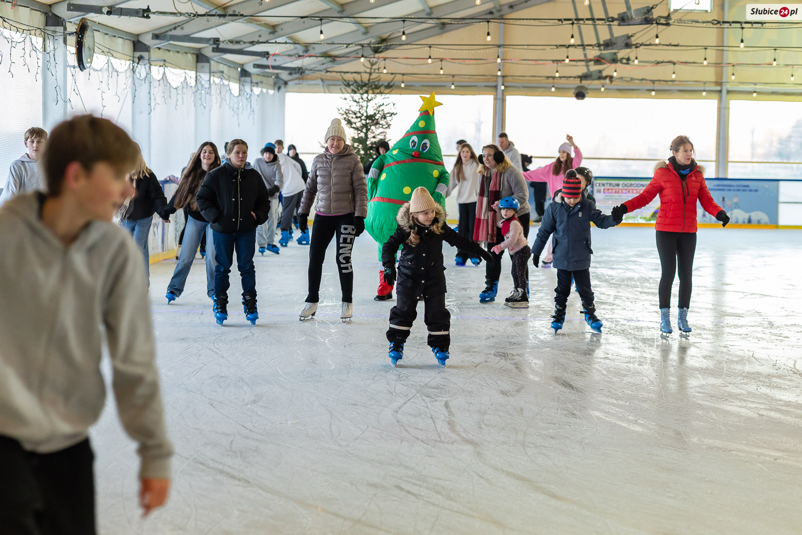 „Świąteczne lodowisko – mikołajki na lodzie” w ramach Aktywnego Kalendarza Adwentowego