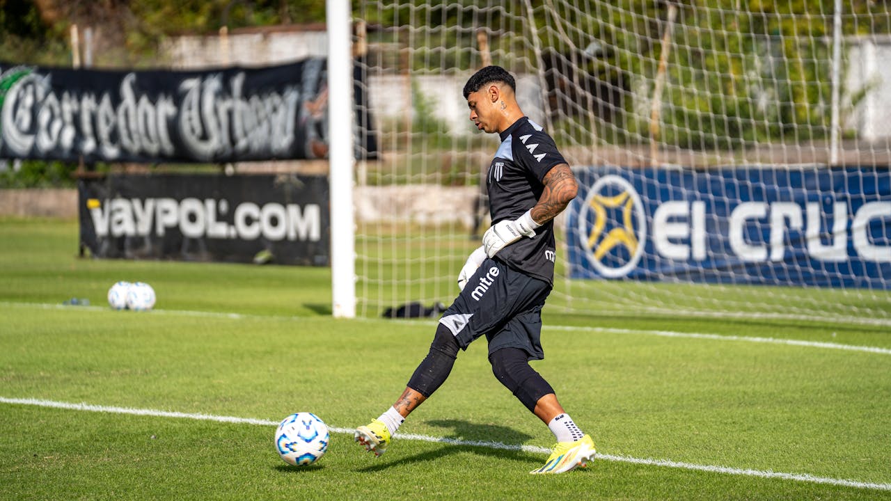 Jak dobrze dopasować rękawice bramkarskie? Wyjaśniamy