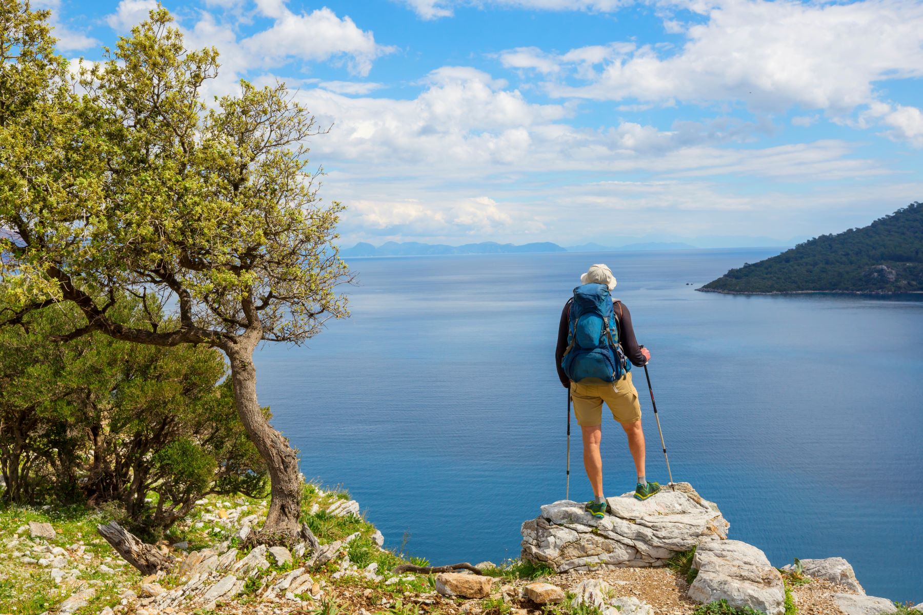Greckie wyspy dla aktywnych – trekking, nurkowanie i plaże poza sezonem