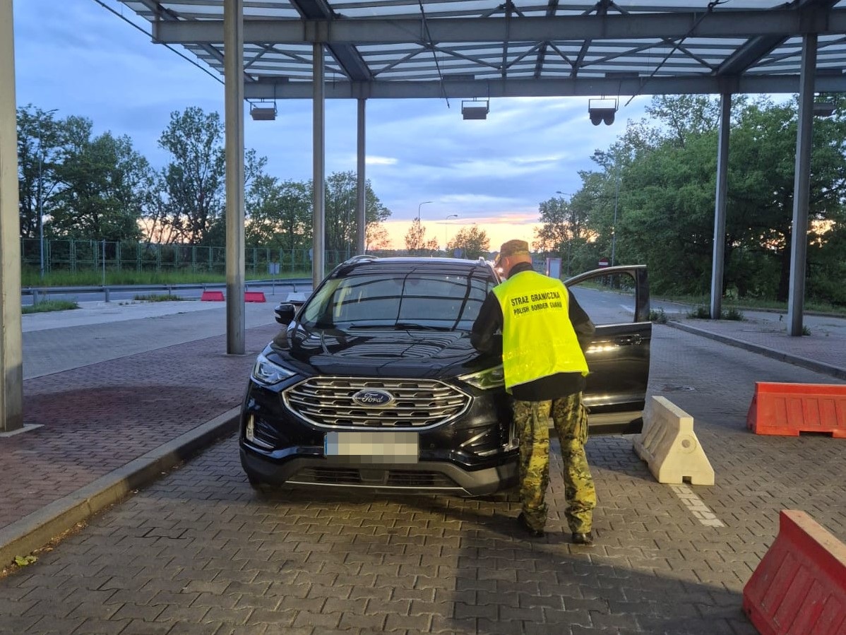 Ford na podrobionych tablicach zatrzymany w Świecku przez SG