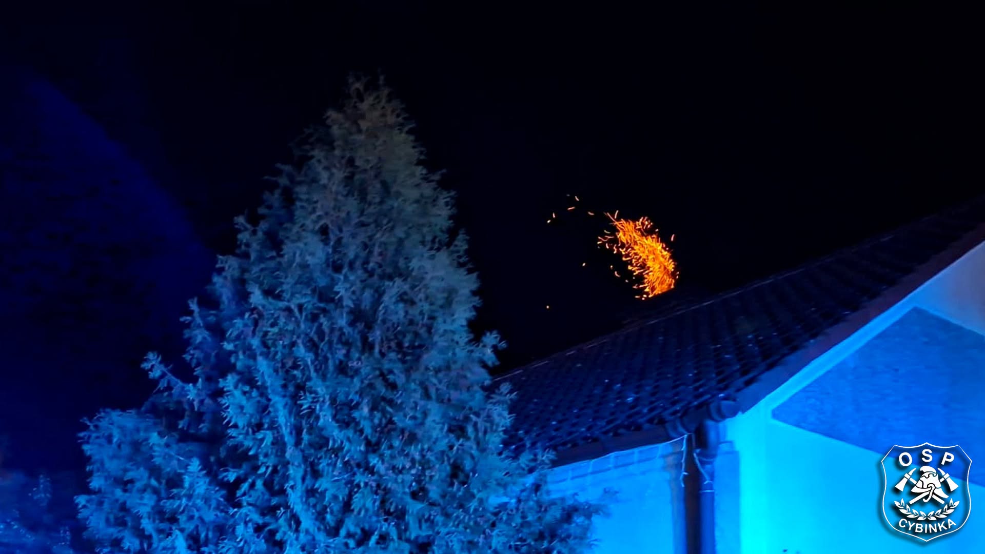 Pożar sadzy w kominie w Cybince