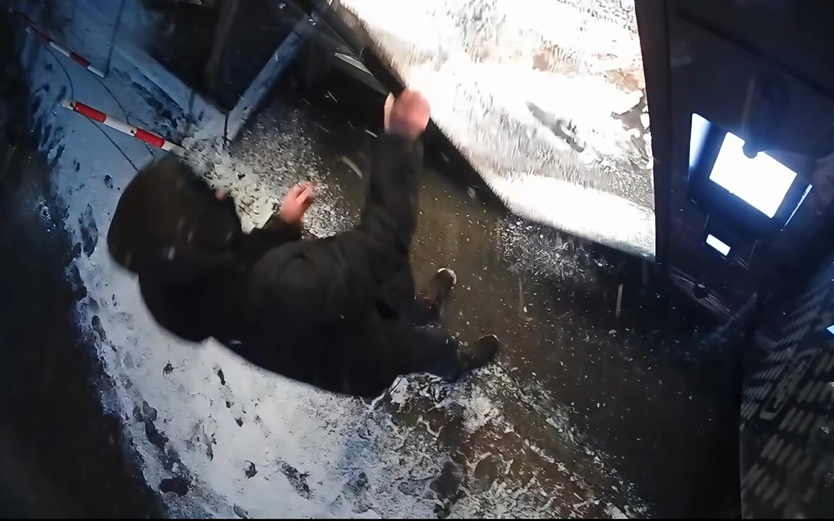 Zdemolowany kwiatomat w Słubicach