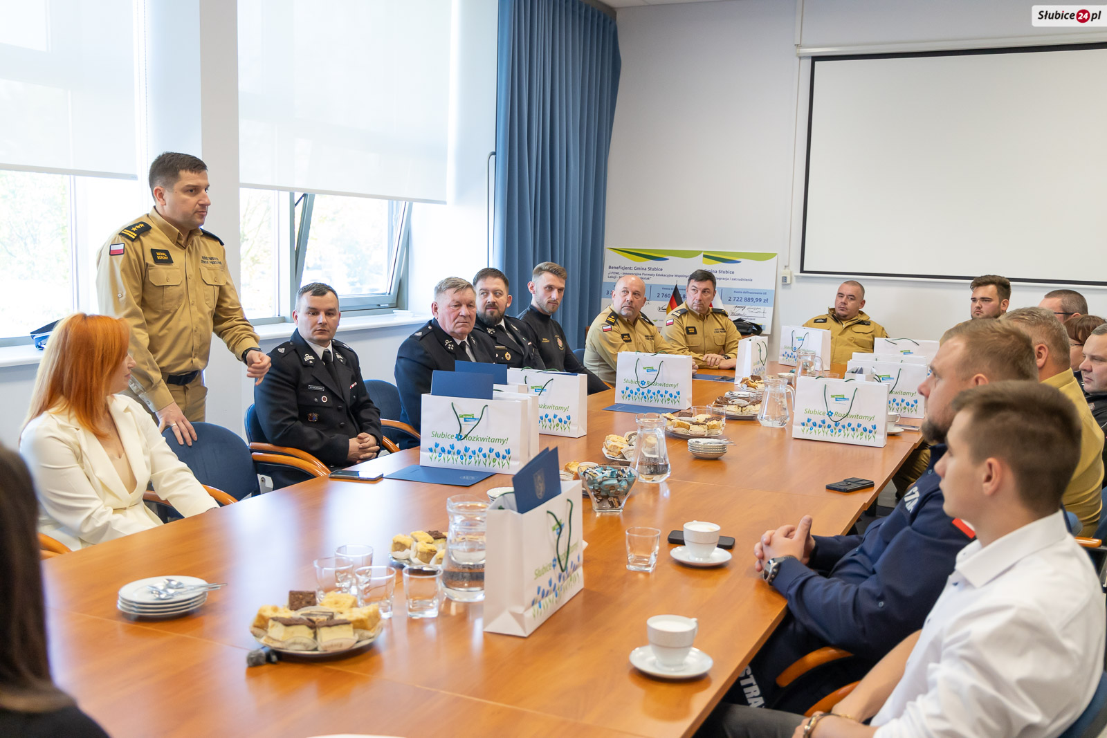 Władze Słubic podziękowały strażakom za akcję gaszenia hali na strefie ekonomicznej