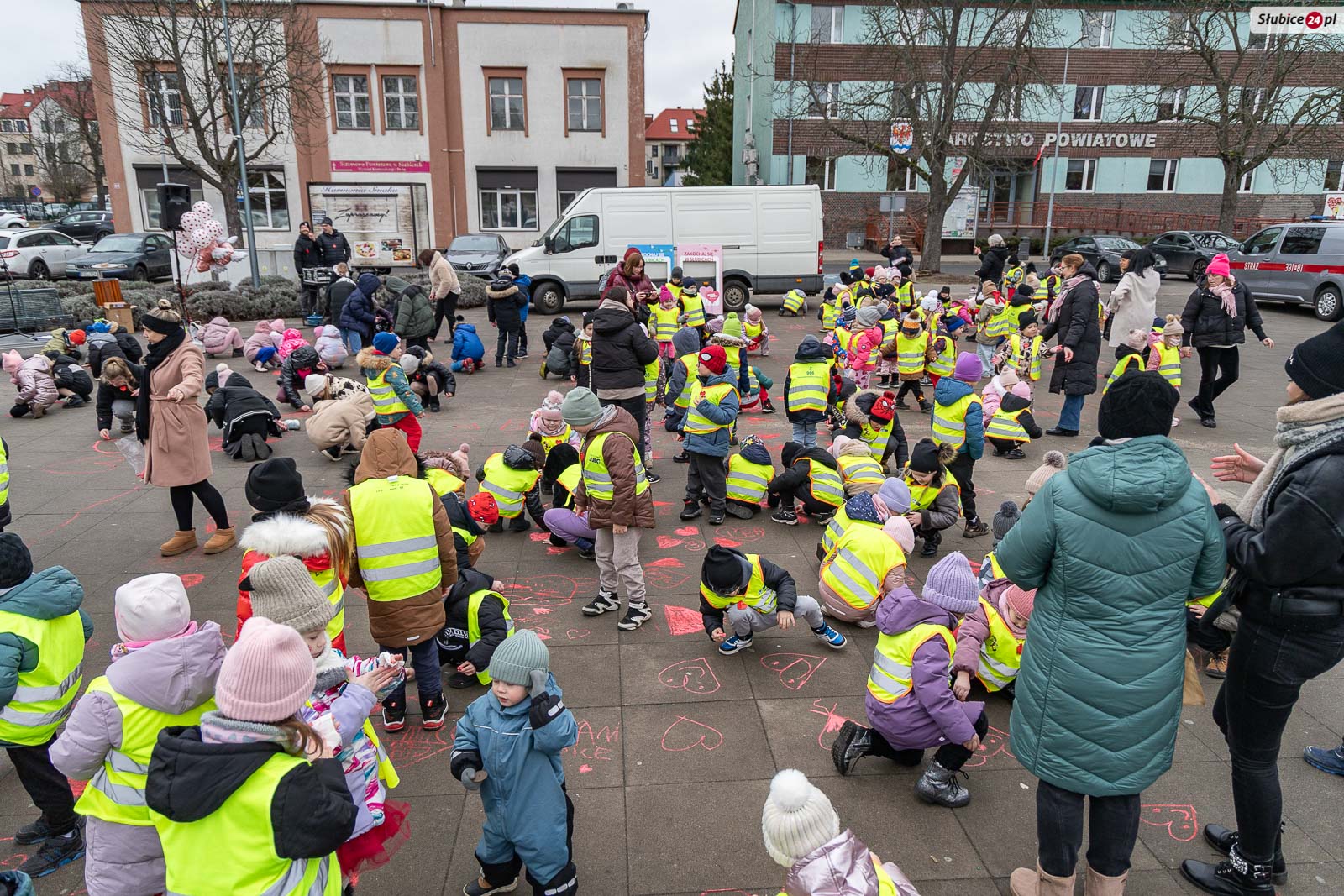 Na pl. Bohaterów odbyło się walentynkowe spotkanie dla najmłodszych