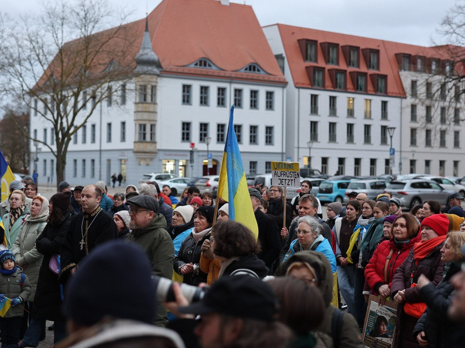 Zgromadzenie solidarnościowe przed ratuszem we Frankfurcie nad Odrą