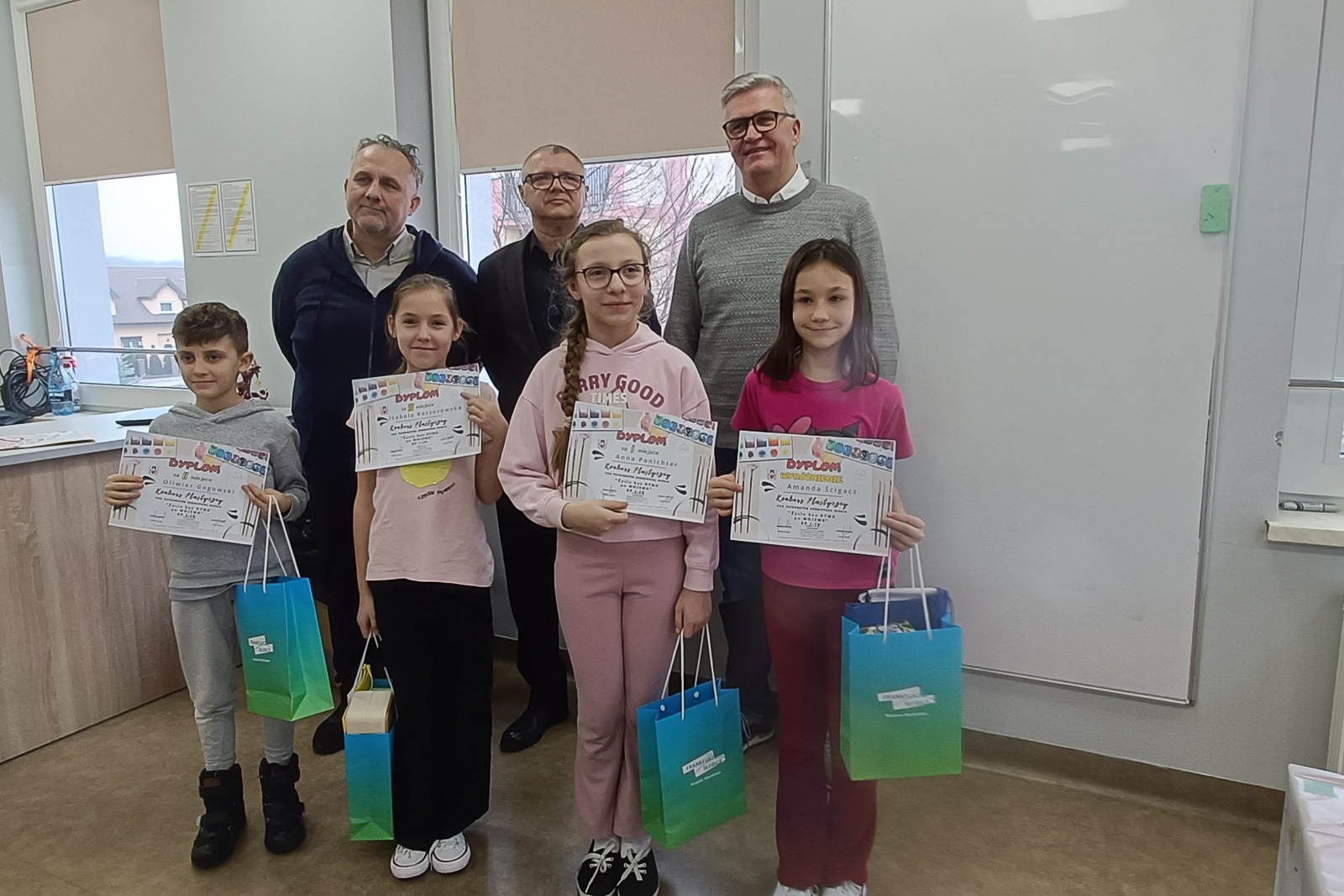 W Szkole Podstawowej nr 2 nagrodzono zwycięzców w konkursie „Życie bez dymu – po mojemu”