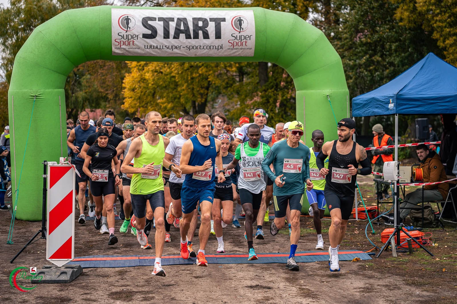 Prawie 150 biegaczy na trasie VIII Biegu św. Huberta