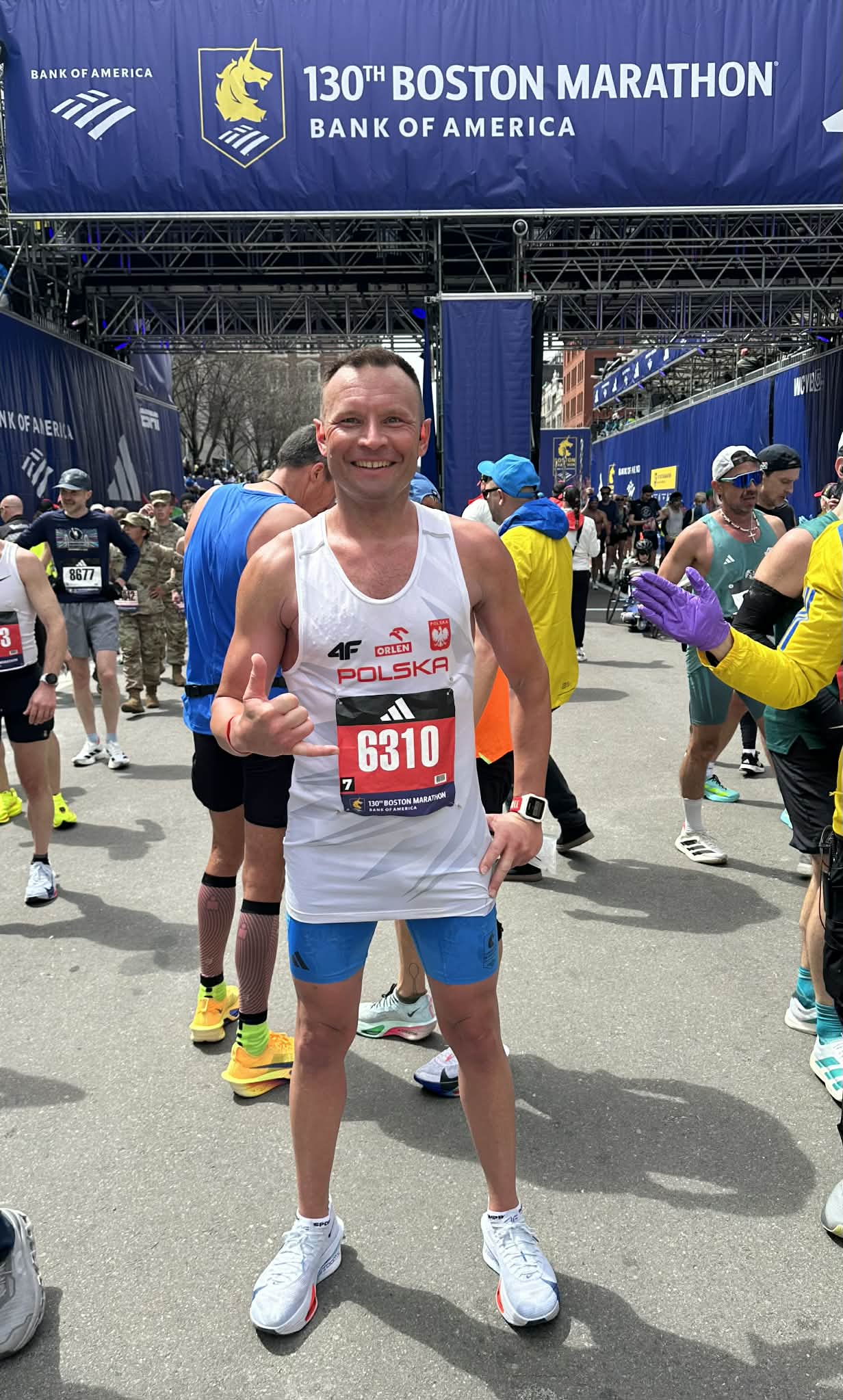 Rafał Borowiak na mecie maratonu w Bostonie