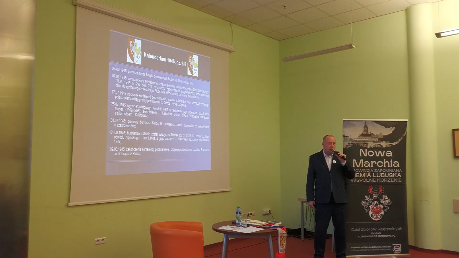 Roland Semik podczas wykładu "80 lat administracji polskiej w Słubicach"