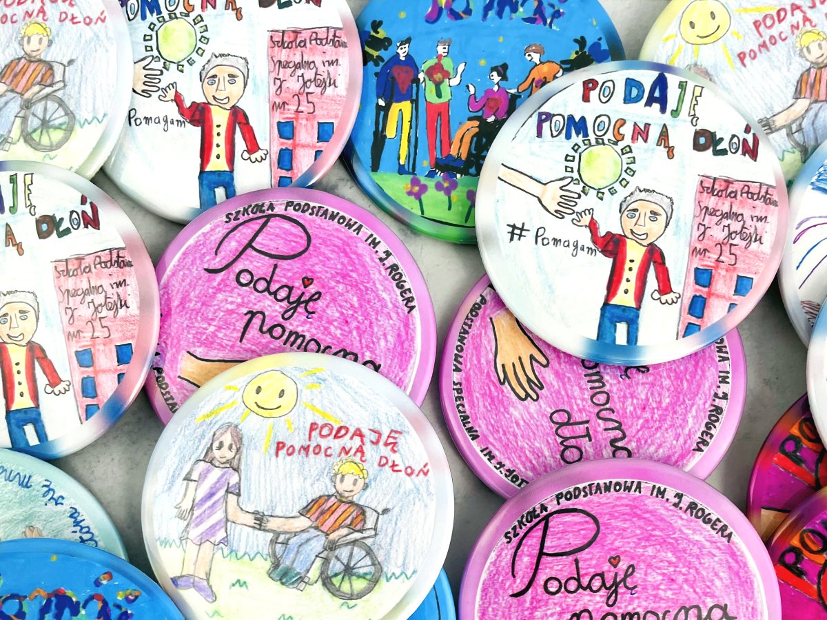 Gdy liczy się przekaz warto postawić na przypinki na zamówienie